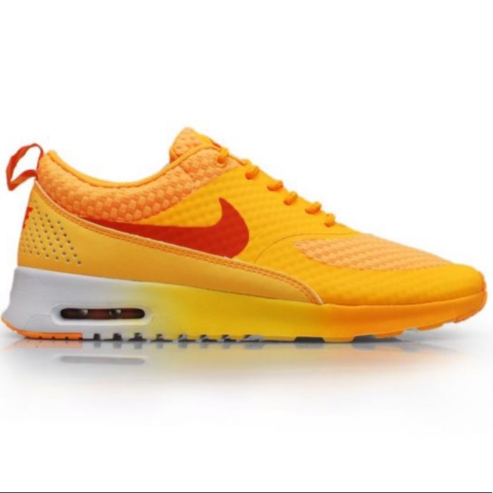 Women’s Nike Air Max Thea — like new!